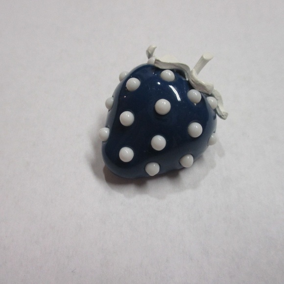 LAST CALL! Crown Trifari Blue Enamel Strawberry - Picture 4 of 5
